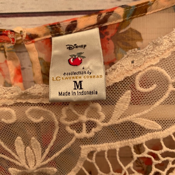 Snow White Collection Blouse - Picture 4 of 6